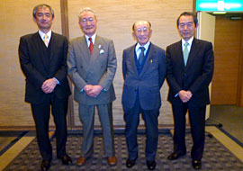 松井現教授、吉野肇一先々代教授、加藤繁次先々々代教授、安藤暢敏前教授
