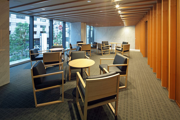 血脇記念ホール前ラウンジ