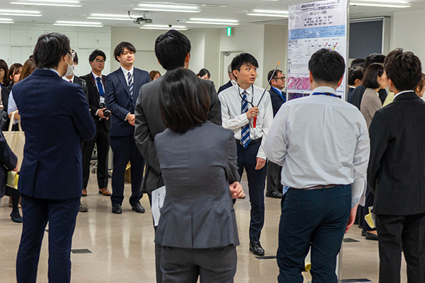学会風景3（示説会場　水道橋校舎新館）