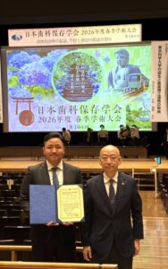 受賞した森 心汰助教(左)と齋藤 淳教授