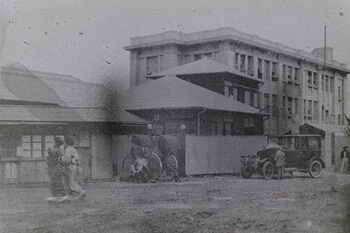 震災直後の新館医院の応急処置
写真